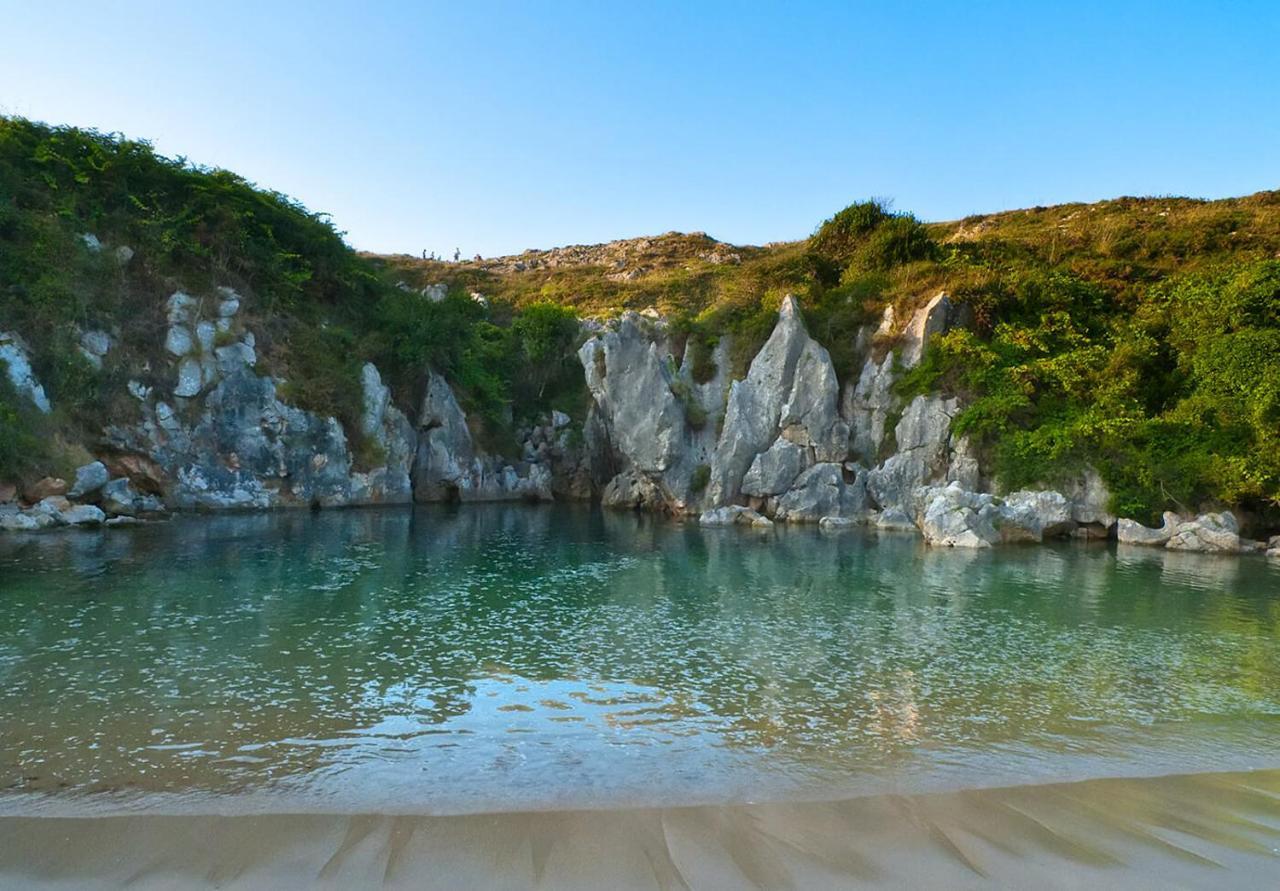 La Cueva De *